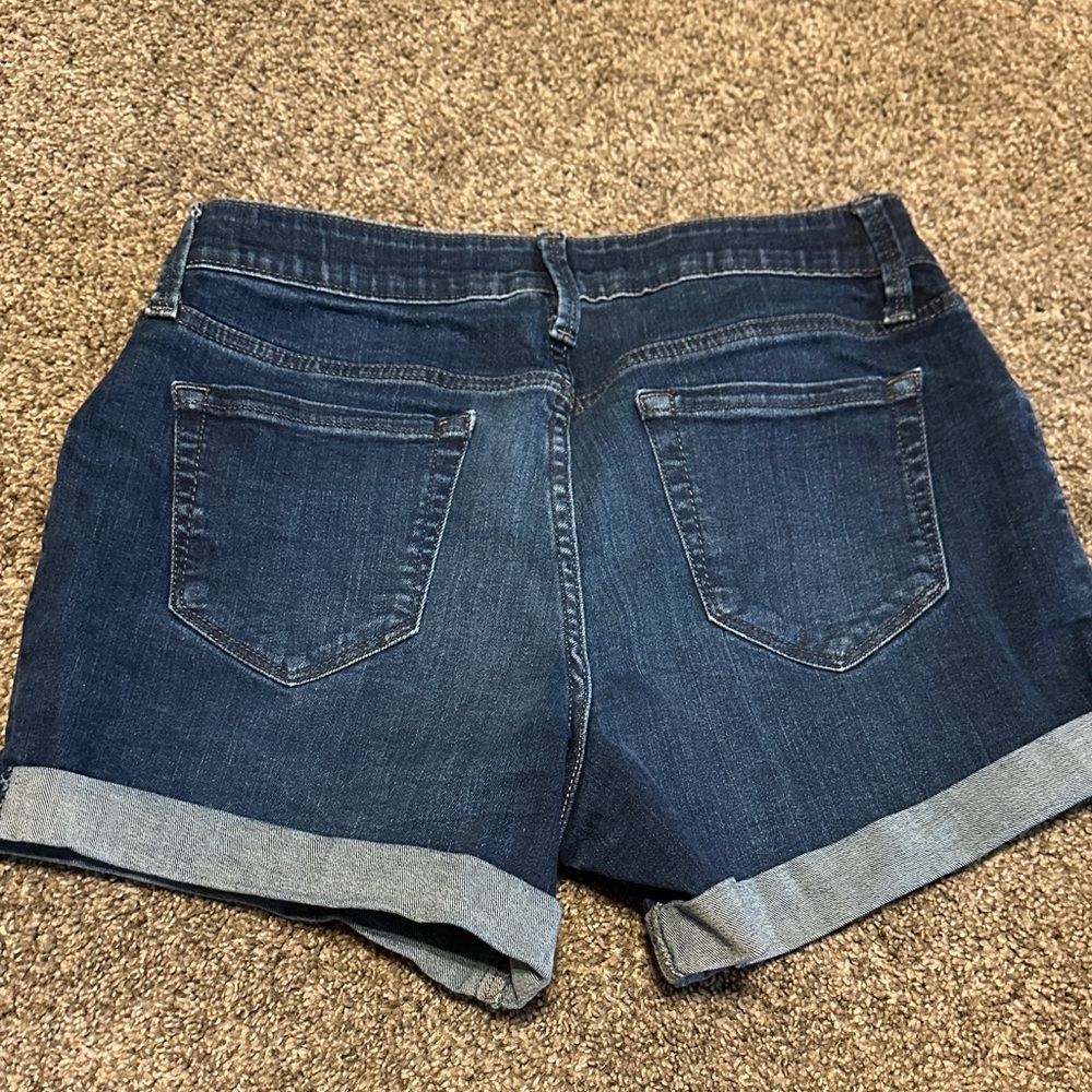 6/28 Maternity Shorts - Picture 2 of 3